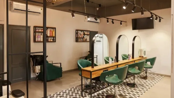 Himanshu Pal Salon photo 2